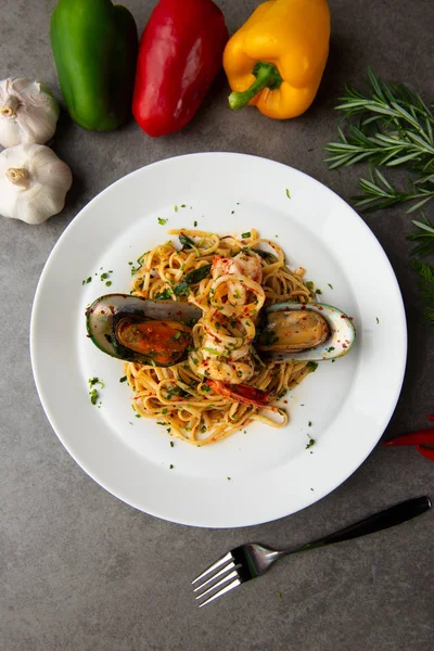 aglio olio spagetti deniz ürünleri en iyi atış ile