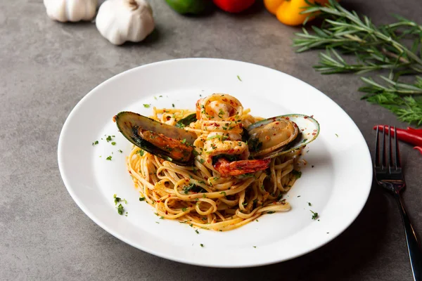 Aglio Olio Spaghetti Seafood — Stock Photo, Image