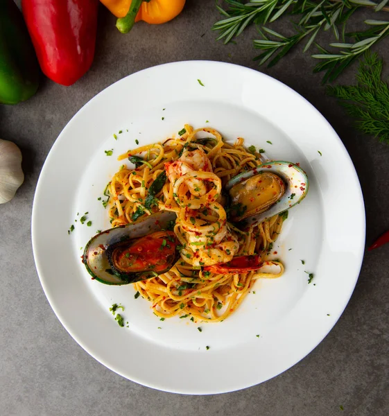 aglio olio spagetti deniz ürünleri en iyi atış ile