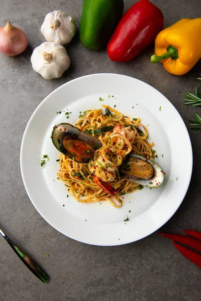 aglio olio spagetti deniz ürünleri en iyi atış ile