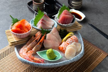 Büyük sashimi set - Japon yemekleri