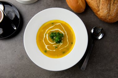 herb kavrulmuş kabak çorbası