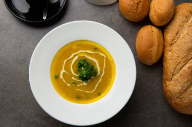 herb kavrulmuş kabak çorbası