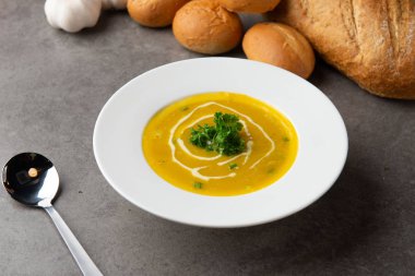 herb kavrulmuş kabak çorbası