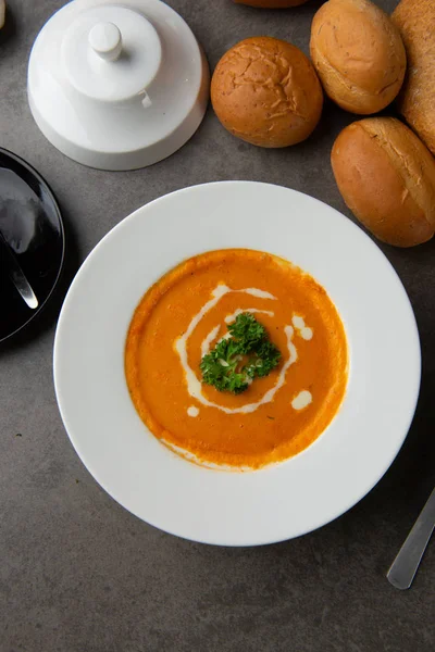 Zuppa Pomodoro Una Ciotola Piatta Laici — Foto Stock