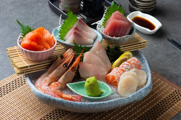 Büyük sashimi set - Japon yemekleri