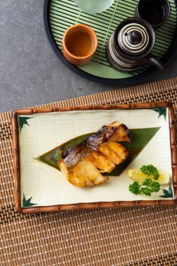 arka planlar ile ızgara somon teriyaki