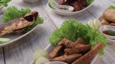 çeşitli Malezya pirinç ve yemekleri