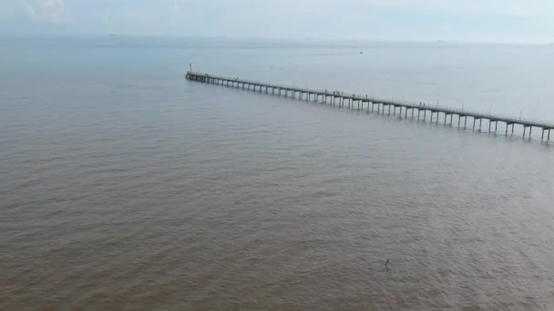 Visser Pier Dokken Aan Zee Drone Schoot — Stockvideo