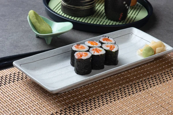 salmon make sushi roll