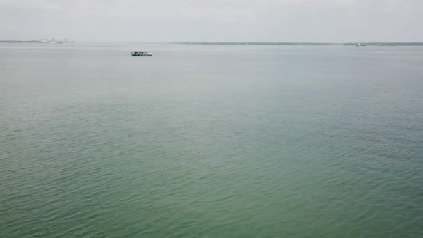 Vue Aérienne Bateau Flottant Par Mer — Video