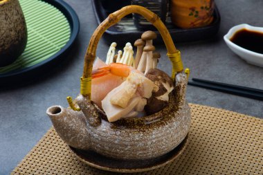 miso çorbası çaydanlık üzerinde