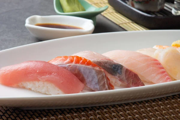 Különböző Sushi Sashim Lemez Felülnézet — Stock Fotó