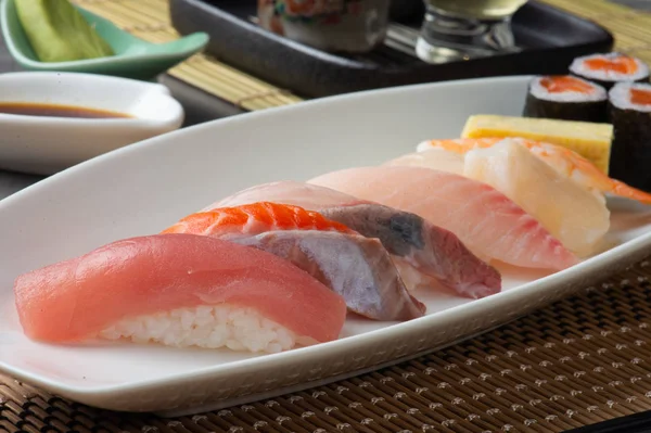 Különböző Sushi Sashim Lemez Felülnézet — Stock Fotó