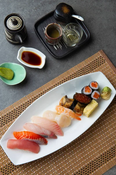 Vari Sushi Sashim Sul Piatto Vista Dall Alto — Foto Stock