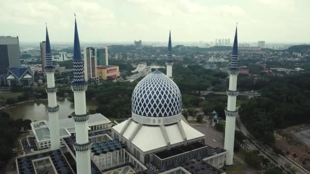 空中ビューMasjid Sultan Salahuddin Abdul Aziz Shah Blue Mosque Shah Alam — ストック動画