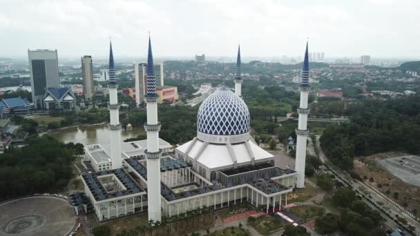 Aerial View Masjid Sultan Salahuddin Abdul Aziz Shah Blue Mosque — Stock Video