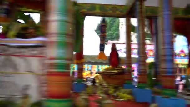 Batu Caves Malaysia Августа 2018 Года Индуистский Священник Проводит Молитвенную — стоковое видео
