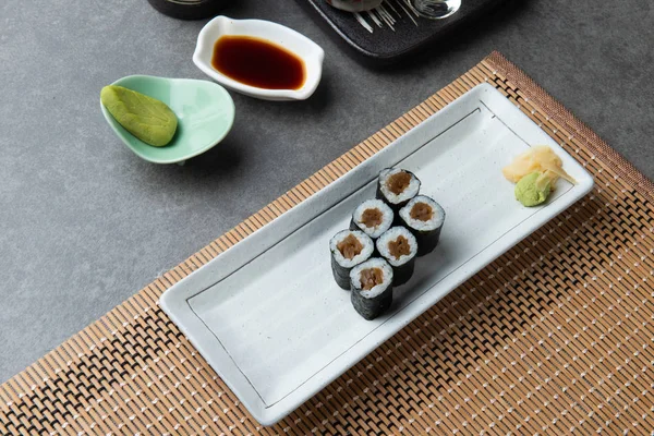 Rolo Sushi Maki Atum Com Fundo — Fotografia de Stock