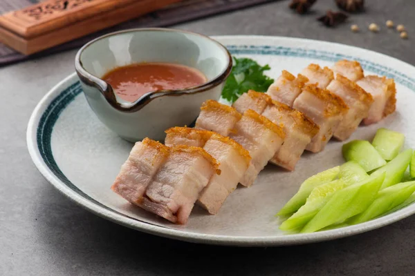 Gevrek Oriental Kızartma domuz yağı ile gri adam