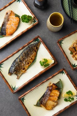 arka plan ile ayarla teriyaki çeşitli Japon ızgara