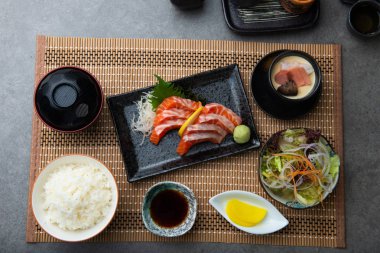 sashimi pilav ile ayarla 