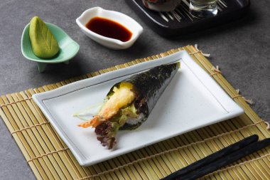 temaki rulo ile tempura karides