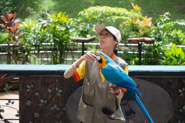 Kuala Lumpur-12 Nisan 2016: Kl Kuş Parkı performans. Ülkenin popüler bir turistik 's