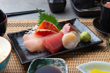 Japon shashimi pilav ile ayarla 