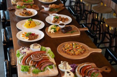 Tablo karışık Batı ve füzyon gıda plakaları