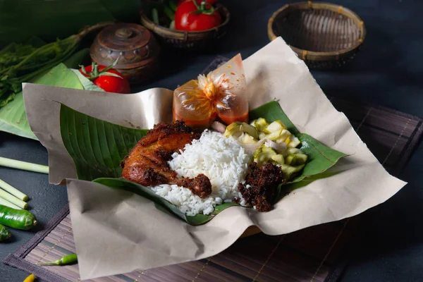 Наси Лемак Кукус Традиционное Малайское Блюдо — стоковое фото