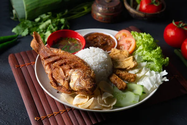 Beras Ikan Tilapia Tradisional Malay Indonesian — Stok Foto