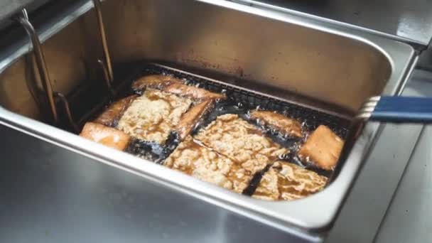 Szczegół Materiału Tofu Smażenia Restauracji — Wideo stockowe