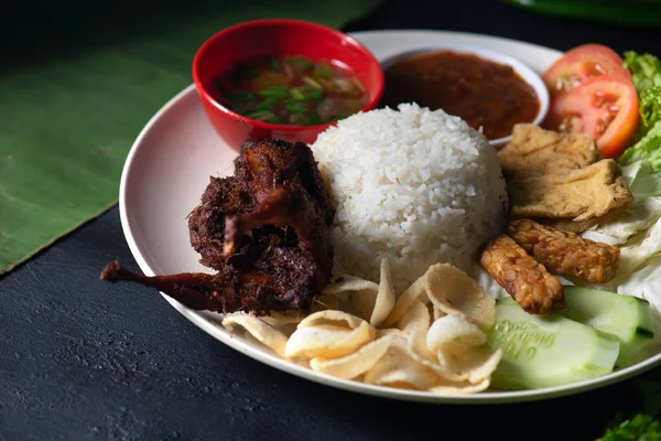 Close Tiro Nasi Lemak Kukus Com Carne Codorna Preto — Fotografia de Stock