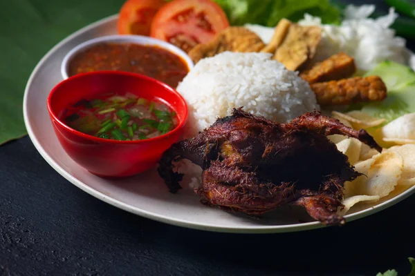 Nasi Lemak Kukus Con Carne Codorniz Vista Superior Comida Local —  Fotos de Stock