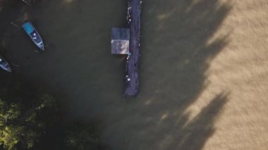 kahverengi çamurlu deniz, nehir Haliç çevresinde dron görünümü