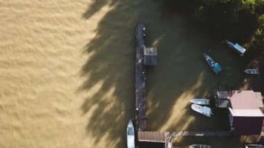 kahverengi çamurlu deniz, nehir Haliç çevresinde dron görünümü