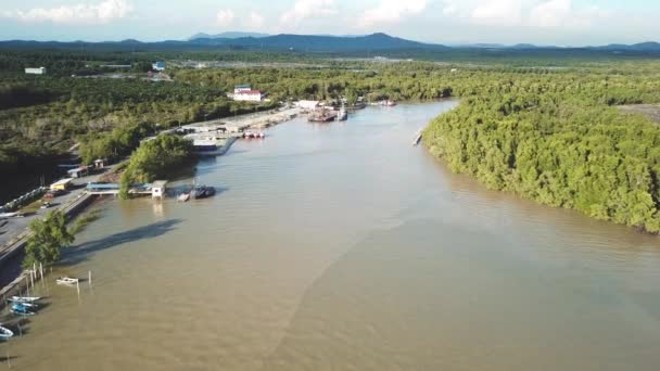 Vista Drone Mar Enlameado Marrom Rio Torno Estuário — Vídeo de Stock