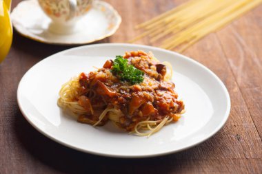 Vejetaryen bolognese mantar spagetti yakın çekim vurdu
