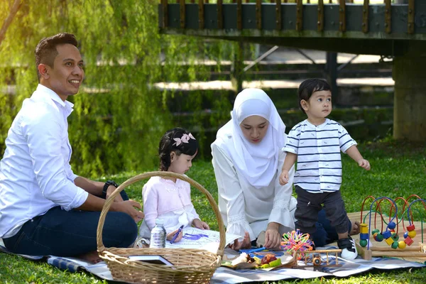 Happy Young Asian Family Studying Together Park — Stock Photo, Image