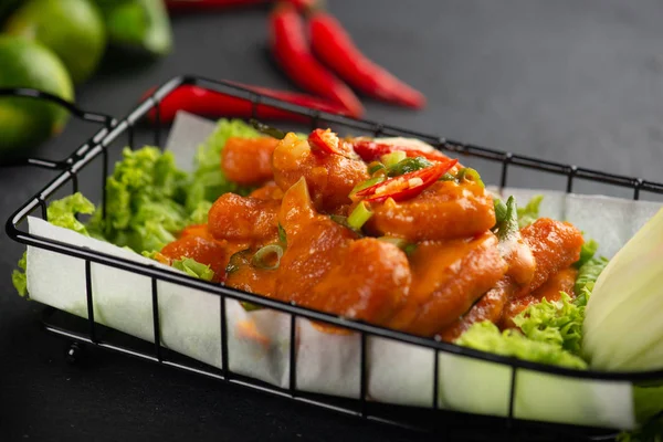 Primer Plano Carne Cerdo Frita Con Huevo Salado Negro — Foto de Stock