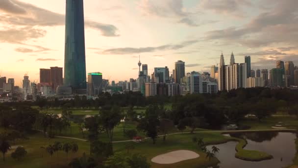 Nagrania Lotu Ptaka Miasta Kuala Lumpur Zachód Słońca Malezja — Wideo stockowe