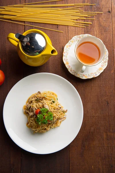 Top View Spaghetti Cream Sauce Mushrooms Wooden Table Tea — Stock Photo, Image