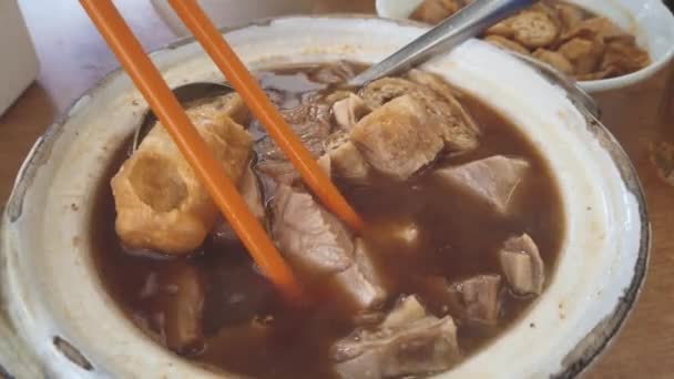 Close Footage Bowl Meat Soup Restaurant — Stock Video