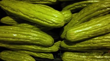 piyasa üzerinde satış salatalık yakın çekim görüntüleri