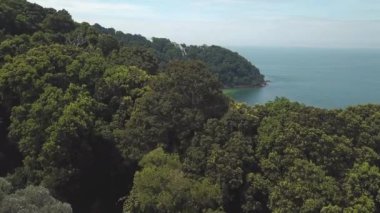 Kasvetli günde sakin deniz havadan görünümü