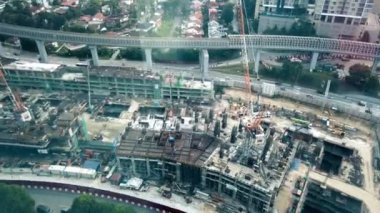 Gün doğumu drone çekim sırasında Kuala Lumpur siluetinin görünümü