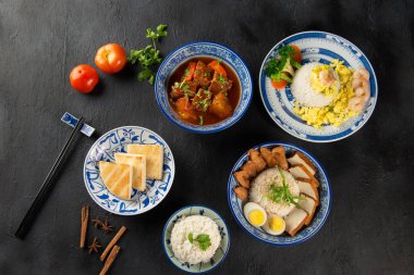 çeşitli Asya gıdalar pirinç ve yemekler üst görünümü