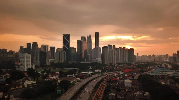 Tekintettel Kuala Lumpur Látképe Alatt Napkelte Drone Lövés — Stock Fotó