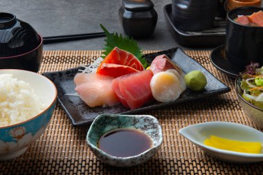 japon Bento shashimi setinin yakın çekim çekimi 